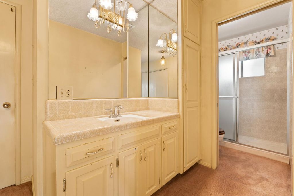 Image 33 of property listing at 2710 W Roberts Avenue, Fresno, CA 93711