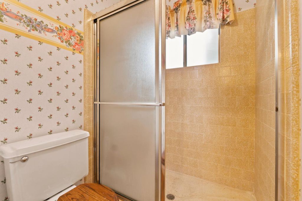 Image 34 of property listing at 2710 W Roberts Avenue, Fresno, CA 93711