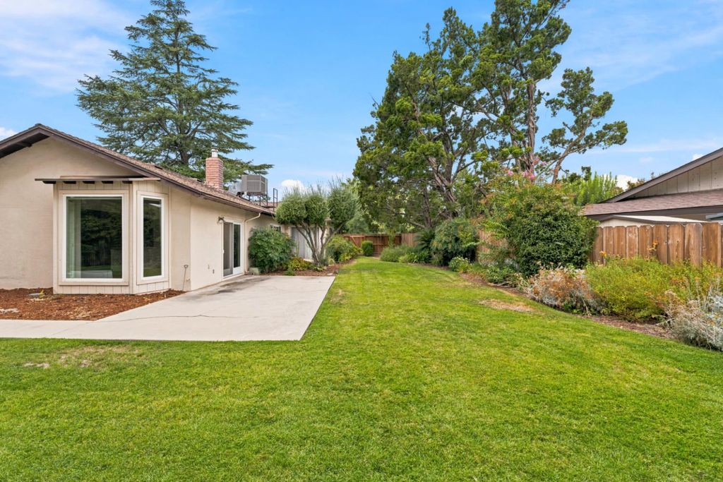 Image 37 of property listing at 2710 W Roberts Avenue, Fresno, CA 93711