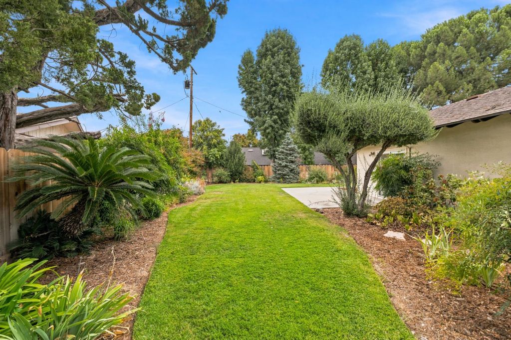 Image 39 of property listing at 2710 W Roberts Avenue, Fresno, CA 93711