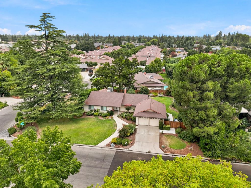 Image 42 of property listing at 2710 W Roberts Avenue, Fresno, CA 93711