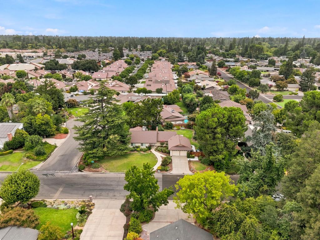 Image 44 of property listing at 2710 W Roberts Avenue, Fresno, CA 93711