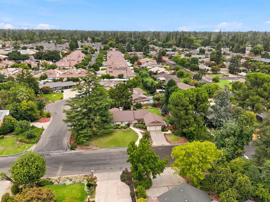 Image 45 of property listing at 2710 W Roberts Avenue, Fresno, CA 93711
