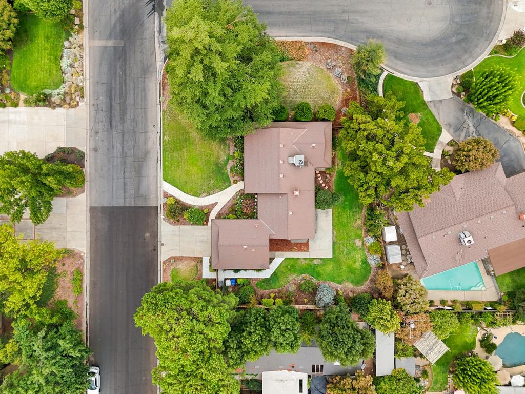 Image 46 of property listing at 2710 W Roberts Avenue, Fresno, CA 93711