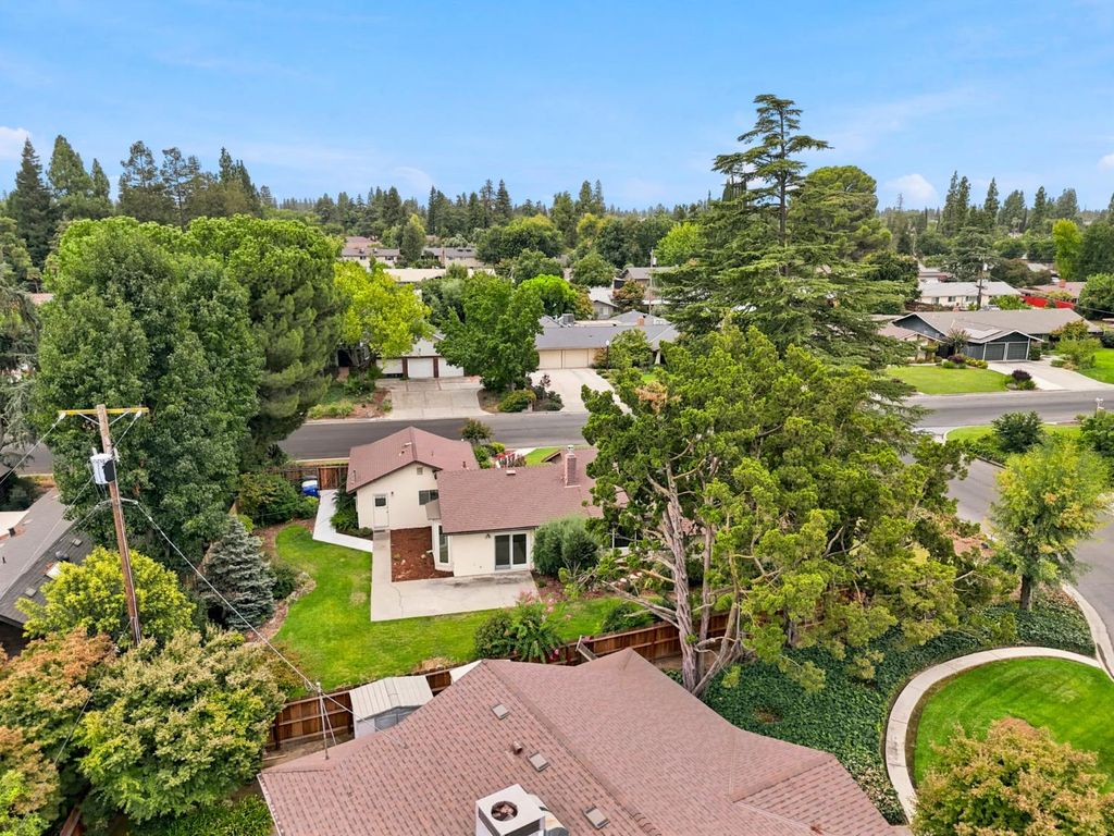 Image 47 of property listing at 2710 W Roberts Avenue, Fresno, CA 93711