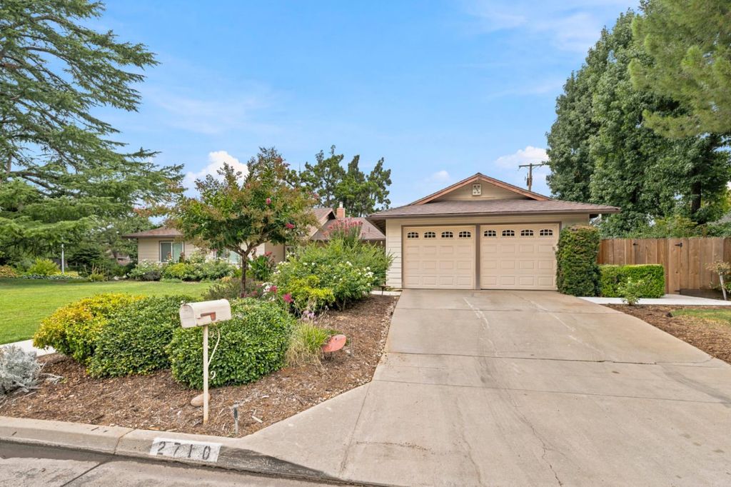 Image 5 of property listing at 2710 W Roberts Avenue, Fresno, CA 93711