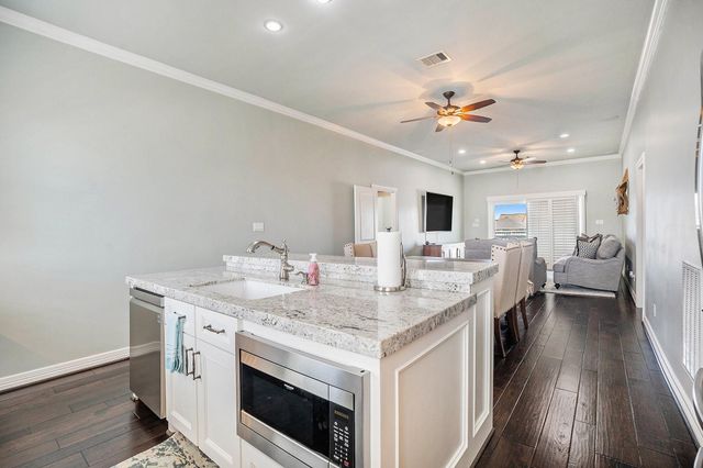 1171 Sailfish Street, Bayou Vista, TX 77563