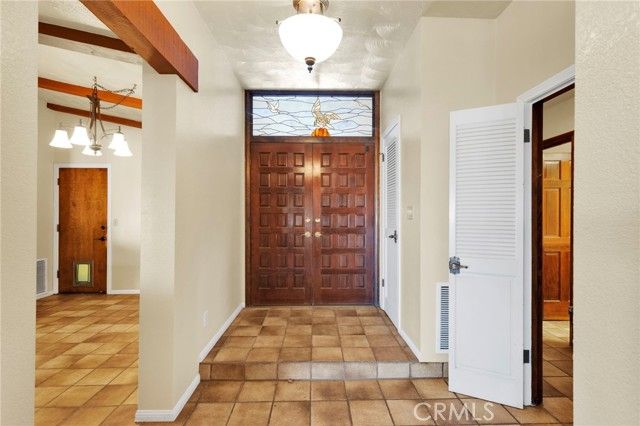 17800 Cresta Blanca Drive, Victorville, CA 92395