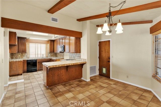 17800 Cresta Blanca Drive, Victorville, CA 92395