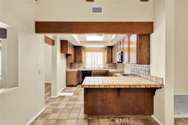 17800 Cresta Blanca Drive, Victorville, CA 92395