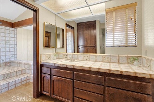 17800 Cresta Blanca Drive, Victorville, CA 92395