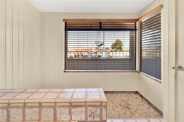 17800 Cresta Blanca Drive, Victorville, CA 92395