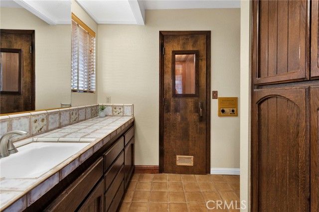 17800 Cresta Blanca Drive, Victorville, CA 92395