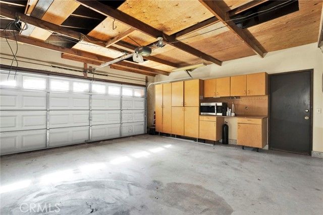 17800 Cresta Blanca Drive, Victorville, CA 92395