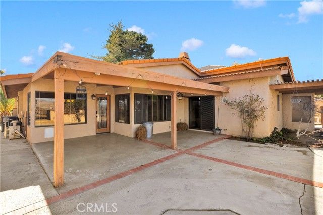 17800 Cresta Blanca Drive, Victorville, CA 92395