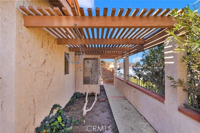 17800 Cresta Blanca Drive, Victorville, CA 92395