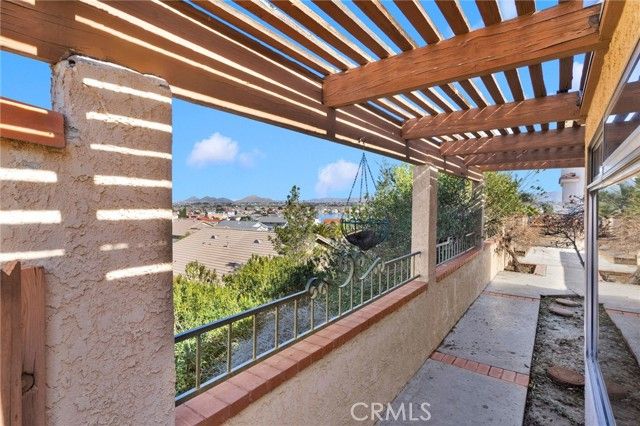 17800 Cresta Blanca Drive, Victorville, CA 92395