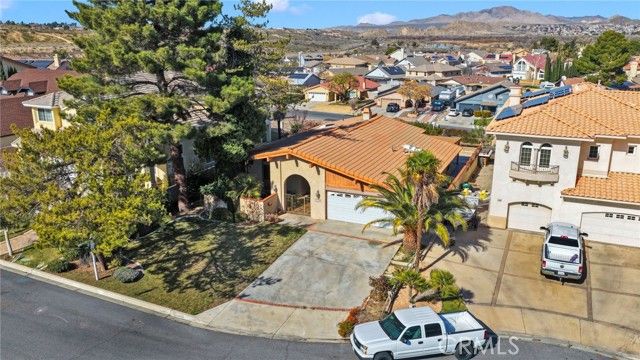 17800 Cresta Blanca Drive, Victorville, CA 92395