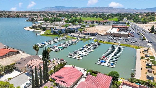 17800 Cresta Blanca Drive, Victorville, CA 92395