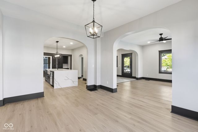 875 Woodruff Place Middle Drive, Indianapolis, IN 46201