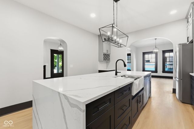 875 Woodruff Place Middle Drive, Indianapolis, IN 46201