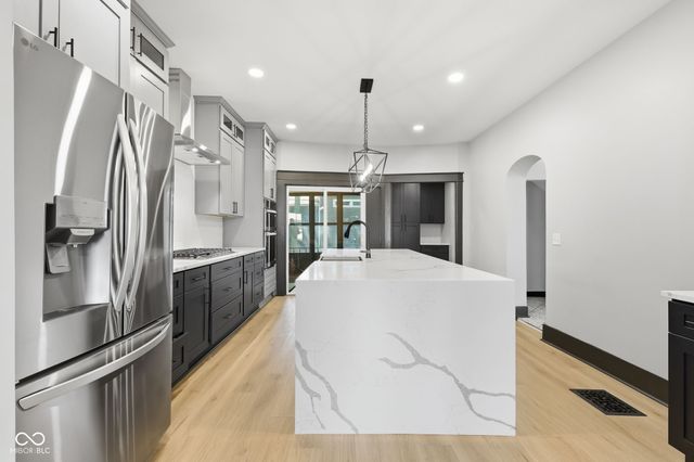 875 Woodruff Place Middle Drive, Indianapolis, IN 46201