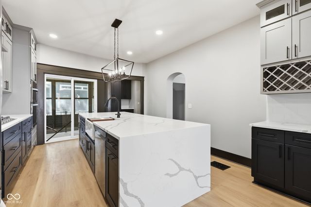 875 Woodruff Place Middle Drive, Indianapolis, IN 46201