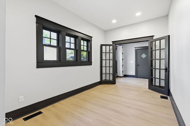 875 Woodruff Place Middle Drive, Indianapolis, IN 46201