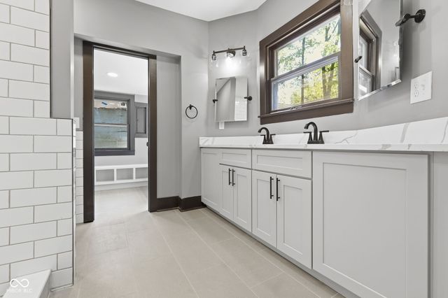 875 Woodruff Place Middle Drive, Indianapolis, IN 46201