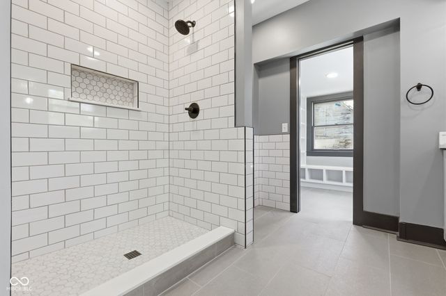875 Woodruff Place Middle Drive, Indianapolis, IN 46201