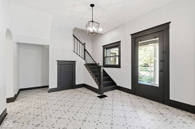 875 Woodruff Place Middle Drive, Indianapolis, IN 46201
