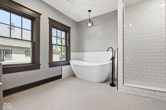 875 Woodruff Place Middle Drive, Indianapolis, IN 46201