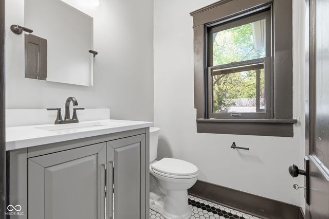 875 Woodruff Place Middle Drive, Indianapolis, IN 46201