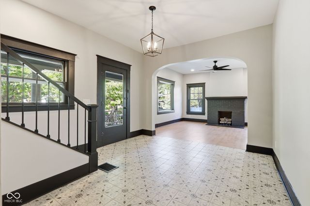 875 Woodruff Place Middle Drive, Indianapolis, IN 46201