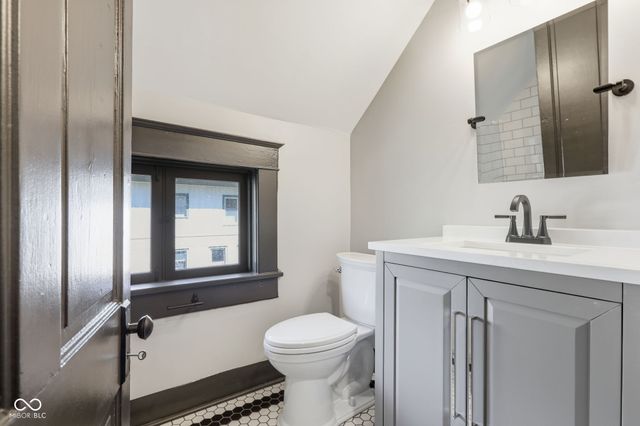 875 Woodruff Place Middle Drive, Indianapolis, IN 46201