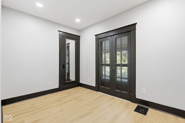 875 Woodruff Place Middle Drive, Indianapolis, IN 46201