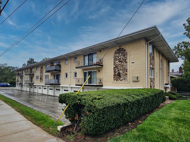 2 N Dee Road 203, Park Ridge, IL 60068
