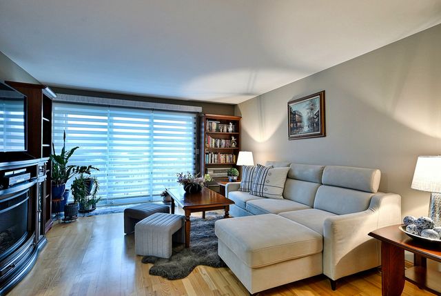 2 N Dee Road 203, Park Ridge, IL 60068