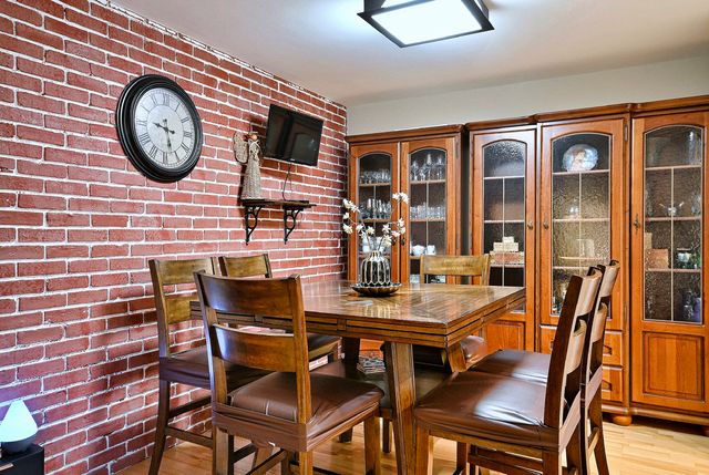 2 N Dee Road 203, Park Ridge, IL 60068