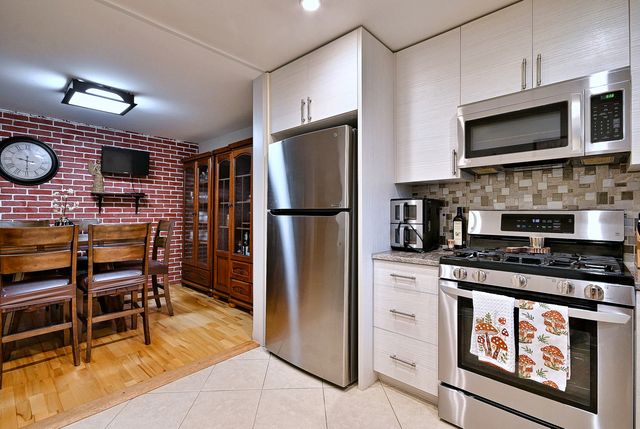 2 N Dee Road 203, Park Ridge, IL 60068