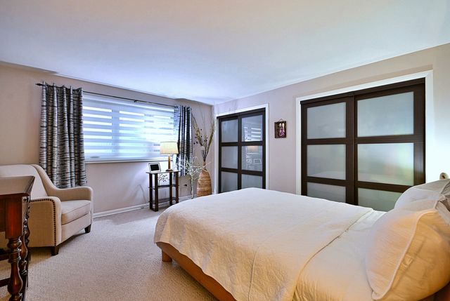 2 N Dee Road 203, Park Ridge, IL 60068