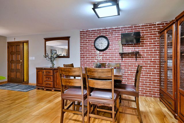 2 N Dee Road 203, Park Ridge, IL 60068