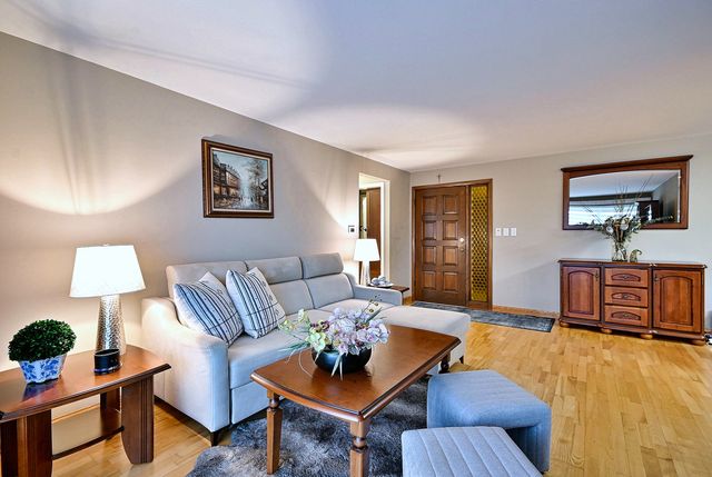 2 N Dee Road 203, Park Ridge, IL 60068