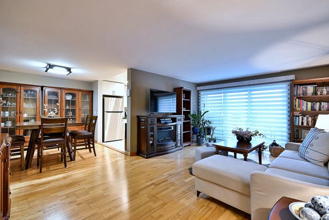 2 N Dee Road 203, Park Ridge, IL 60068