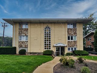 2 N Dee Road 203, Park Ridge, IL 60068