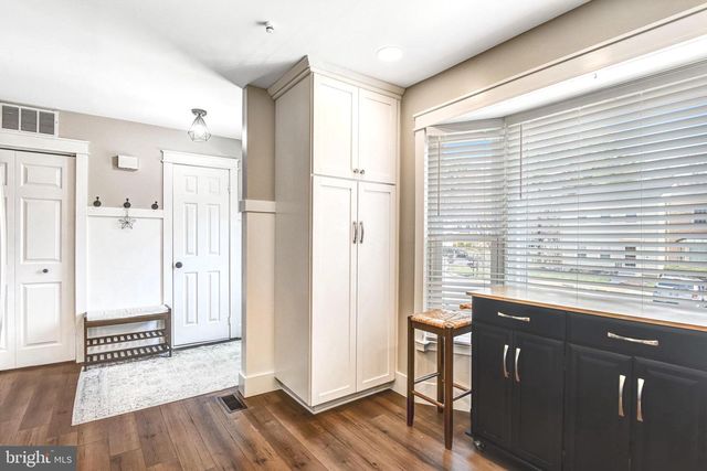 10326 MOCKINGBIRD POND CT, Burke, VA 22015