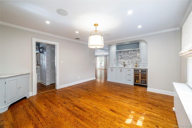 7 Yorkshire Road, Rockville Centre, NY 11570