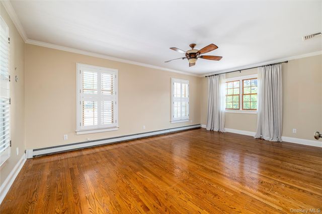 7 Yorkshire Road, Rockville Centre, NY 11570