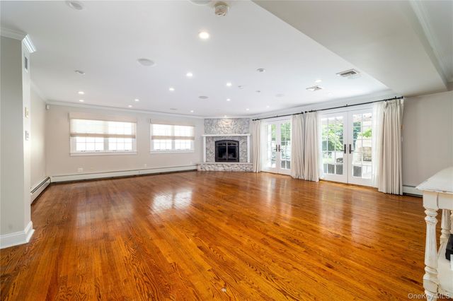7 Yorkshire Road, Rockville Centre, NY 11570