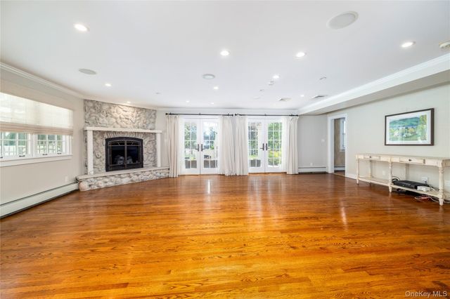 7 Yorkshire Road, Rockville Centre, NY 11570